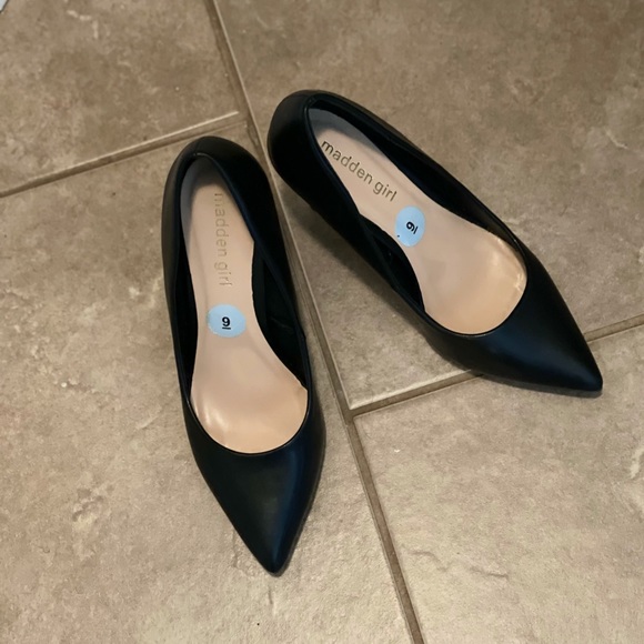 Black Madden Girl Pumps - Picture 2 of 7